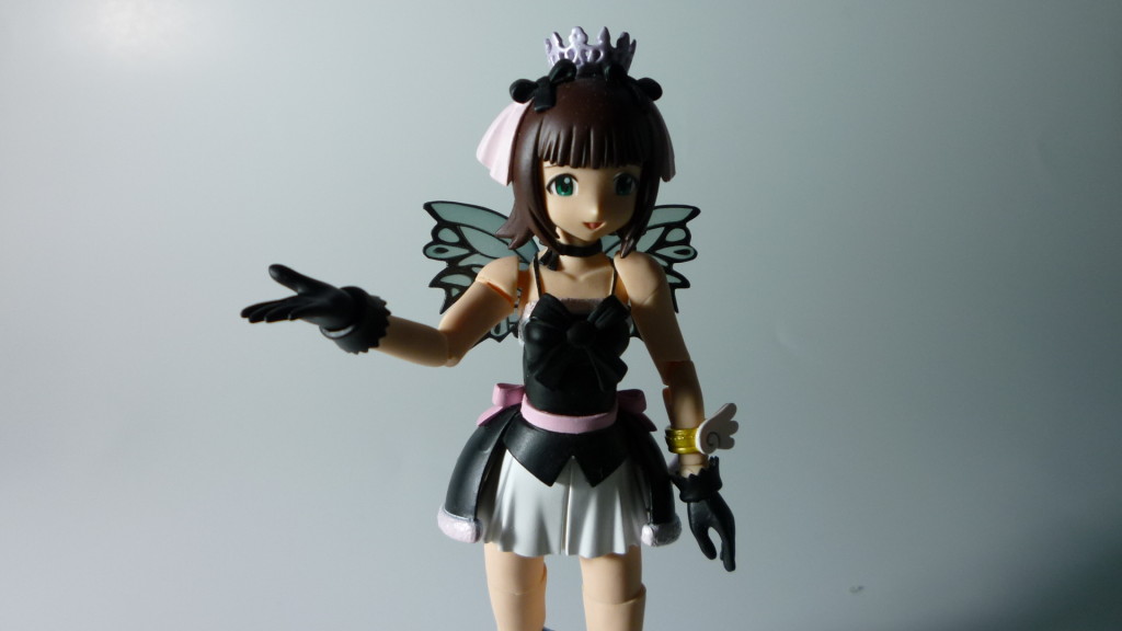 This is Haruka with just my lamp shining on her on the side. Take note of the shadows on her arms. Notice how dark they are?