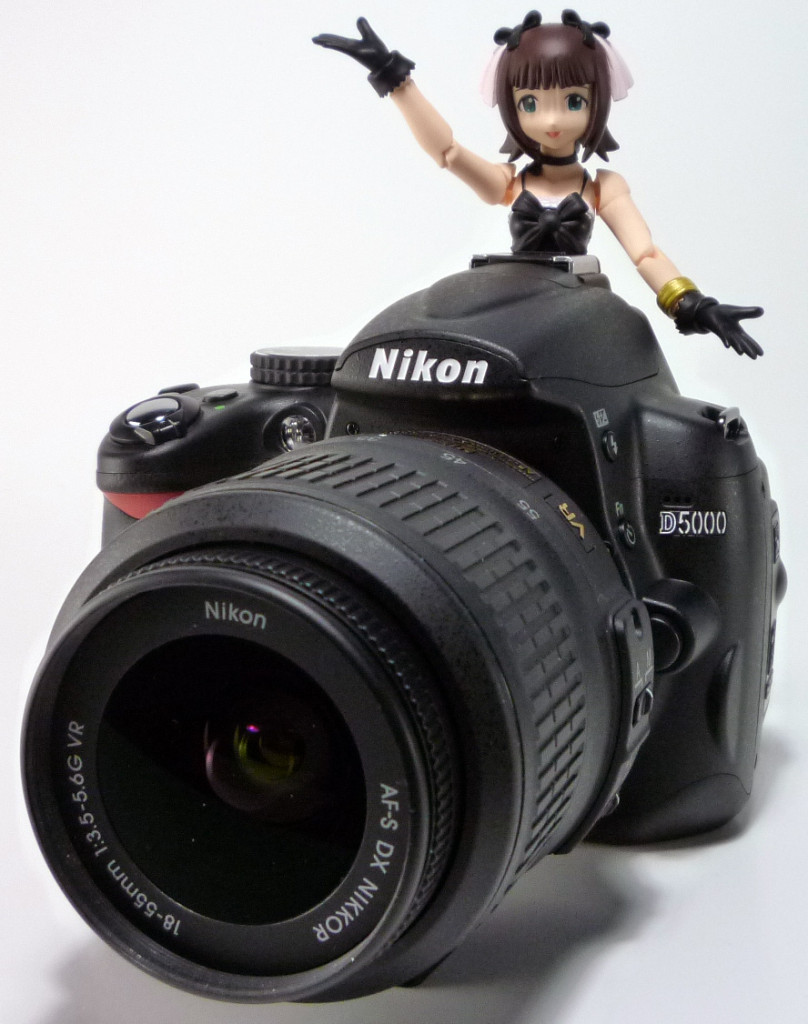 Haruka volunteered to model with the camera